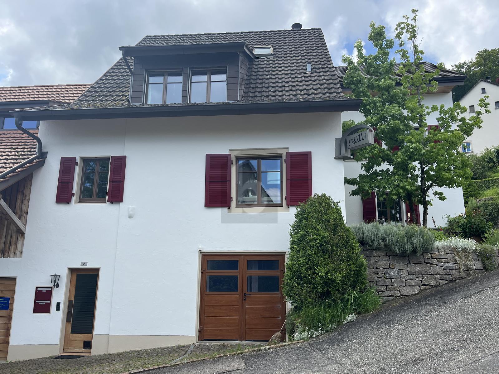 VIELSEITIGES UMBAUPOTENZIAL MIT GROSSER FLÄCHE – Nusshof