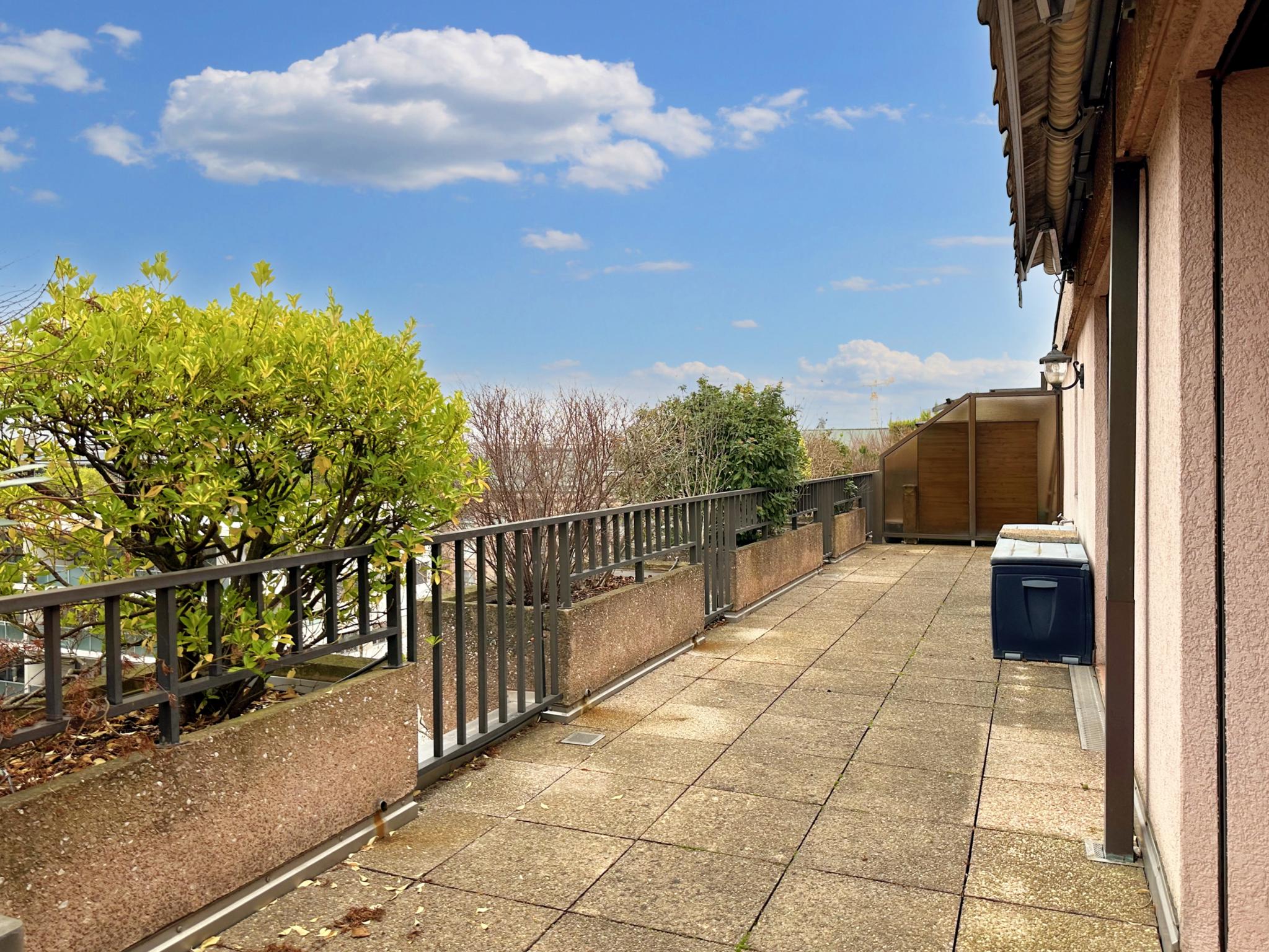 ATTIQUE TRAVERSANT 5 PIÈCES – Carouge
