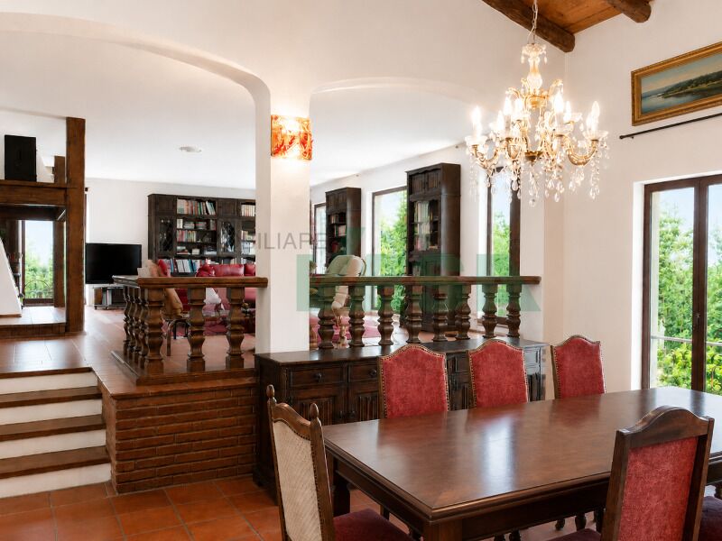 Elegant and spacious villa in Mediterranean style with a large garden – Stabio