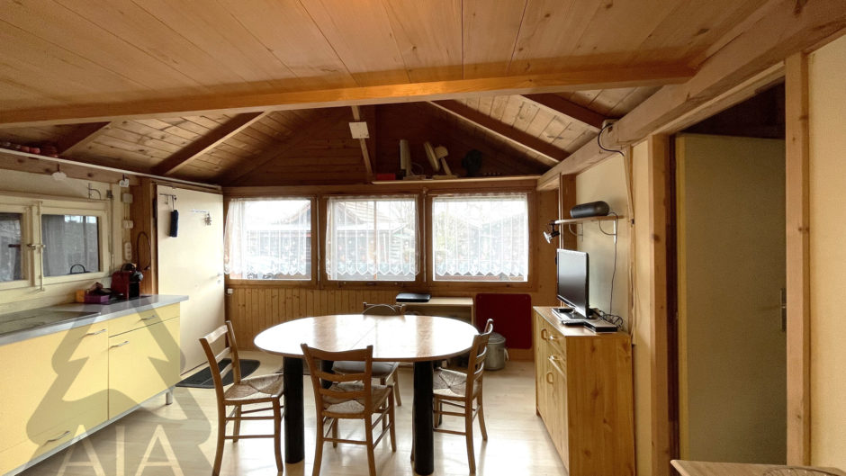 Marin-Epagnier, beau chalet de 3 pièces (+ mezzanine) en plein coeur de la zone touristique de La Tène – Marin-Epagnier