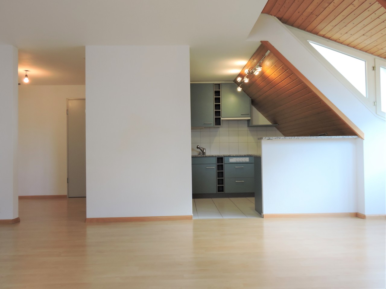 Schönes 3.5 Zimmer Dachmaisonette-Wohnung an zentraler, ruhiger Lage – Pratteln