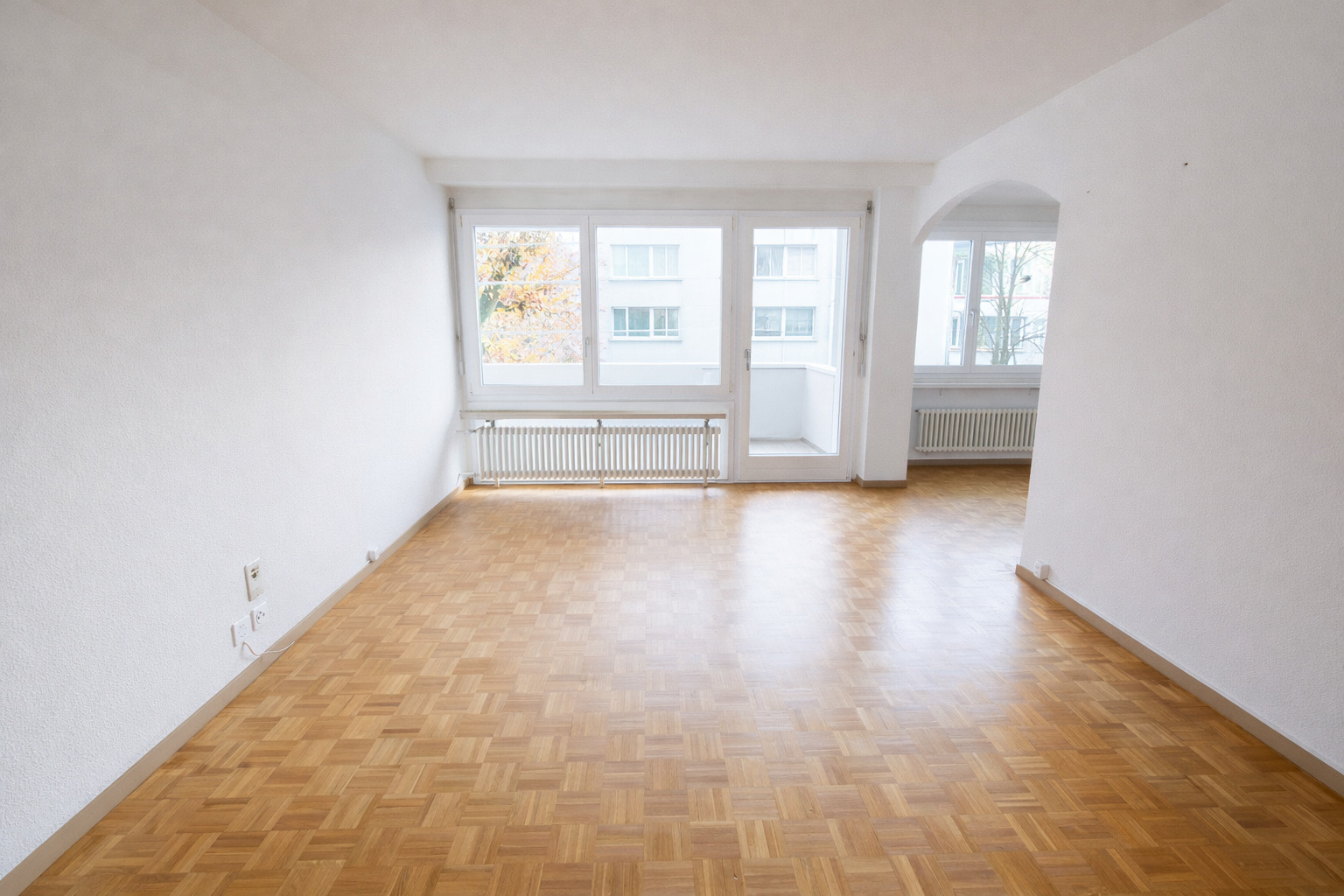 Stilvolle Attikawohnung mit Weitblick, Ruhe und sonnigen Aussenflächen – Therwil