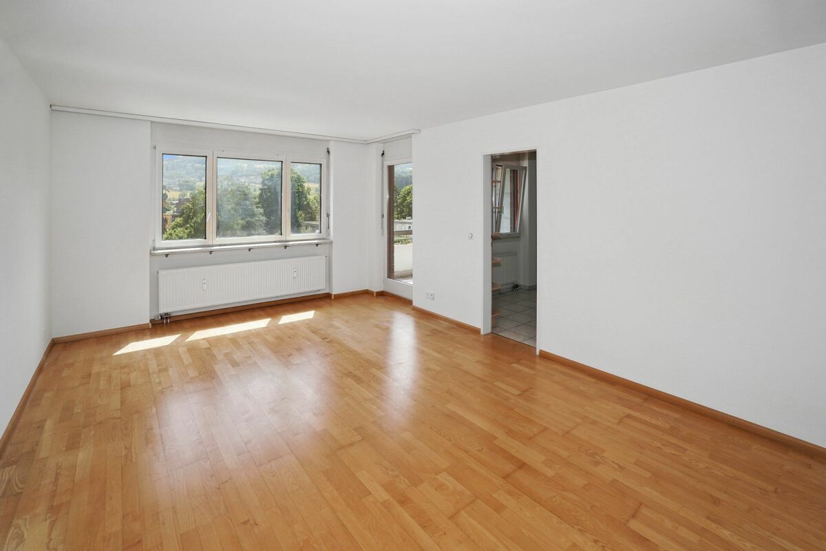 Sonnige 2.5-Zimmerwohnung mit schöner Aussicht und Einstellplatz in Aesch – Aesch BL