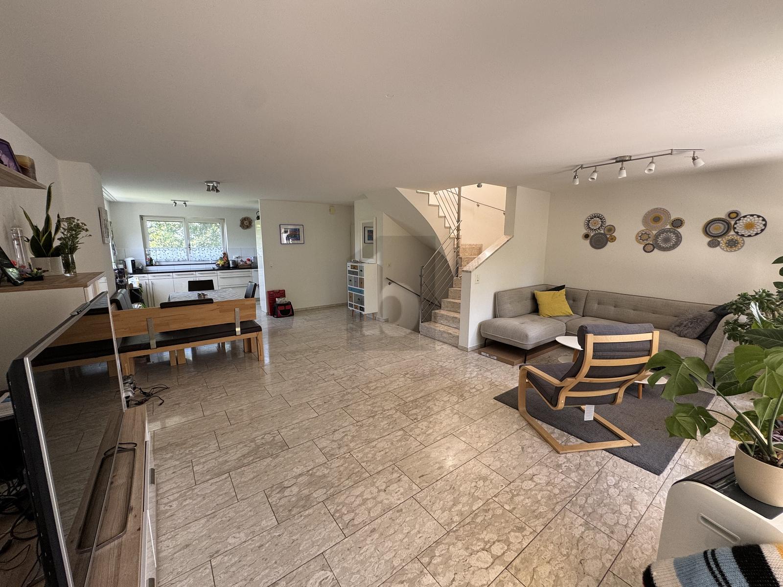 TOPLAGE, TRAUMAUSSICHT, ZUHAUSE – Oberwil BL