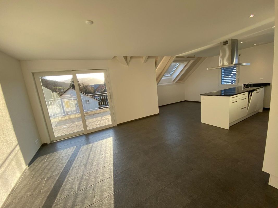 Moderne 4.5 Zi-Maisonette-Dachwohnung mit grossem Balkon – Hölstein