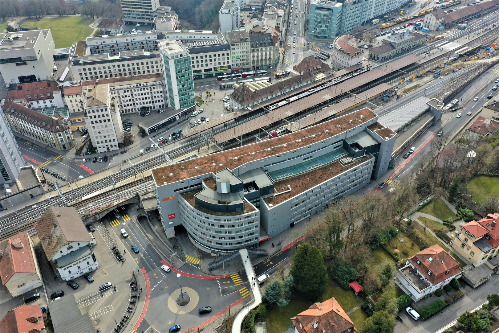 Duplex moderne dans la gare de Fribourg – Fribourg