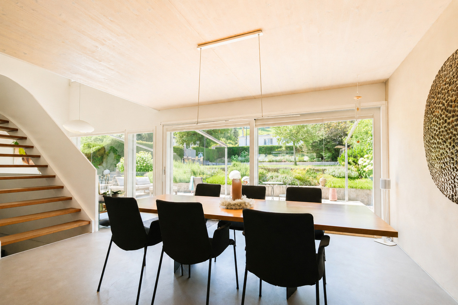 Zeitlose Eleganz trifft Wohnkomfort Modernes EFH mit Pool & Gartenoase – Itingen