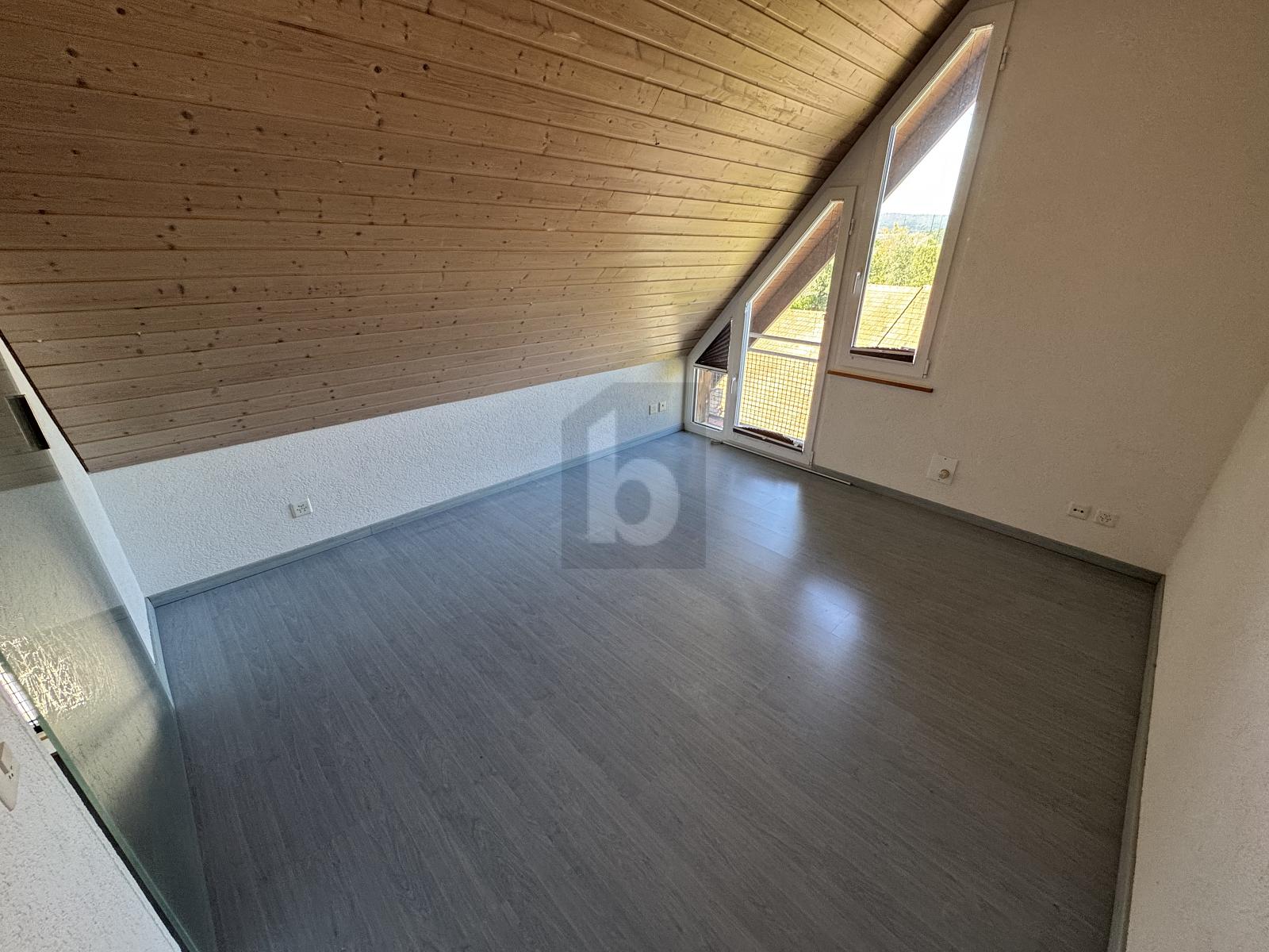 Preisreduktion! WOHNEN AUF ZWEI EBENEN MIT GALERIE UND BALKON – Zwingen