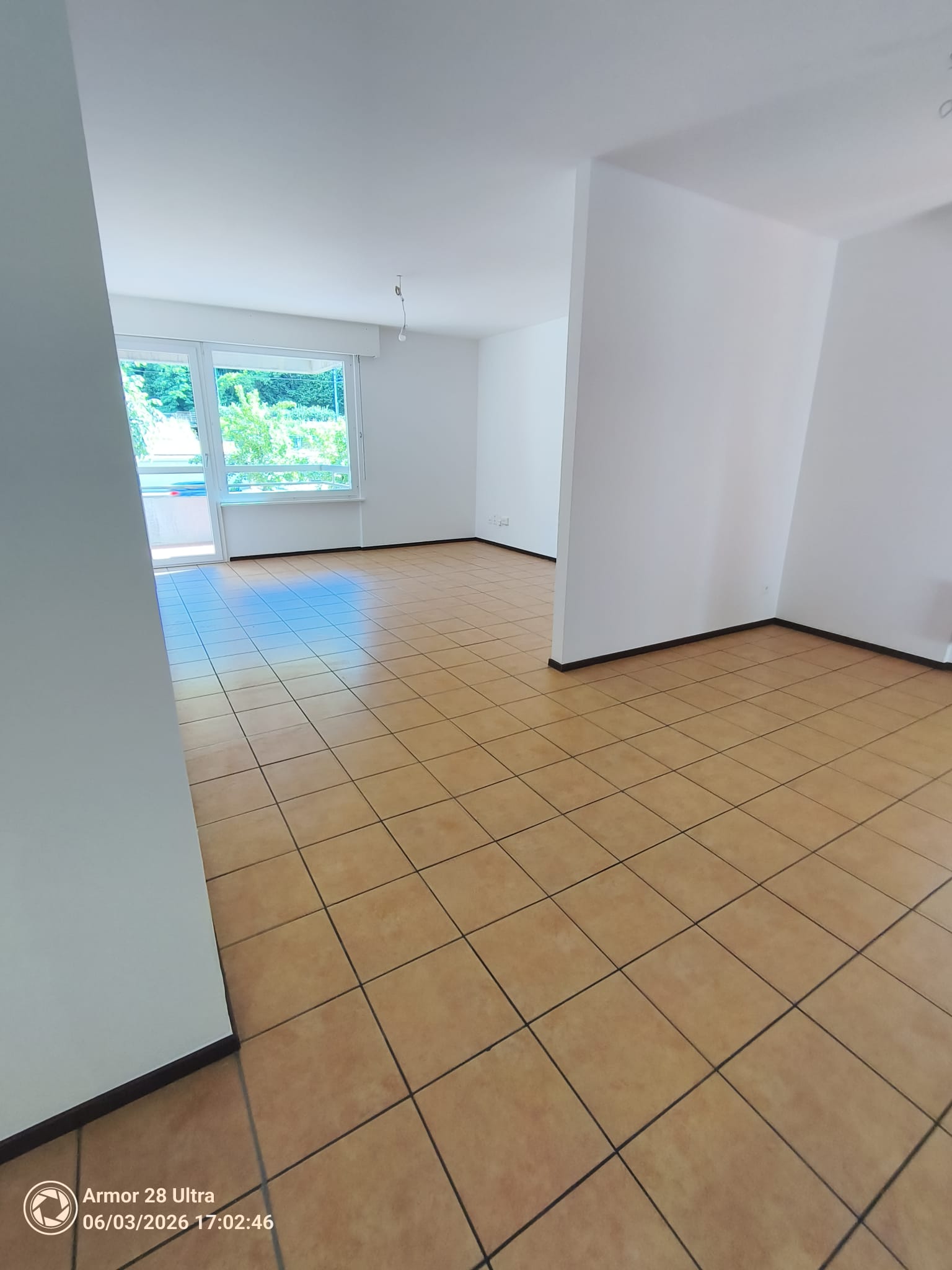 CHIASSO – LUMINOSO APPARTAMENTO DI 5 LOCALI – Chiasso