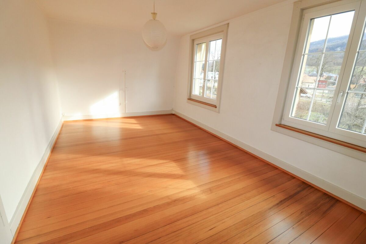 8.5-Zi-Haus, auch als Mehrgenerationenhaus nutzbar, auf 1’441 m2 Land mit Baulandreserve – Balsthal