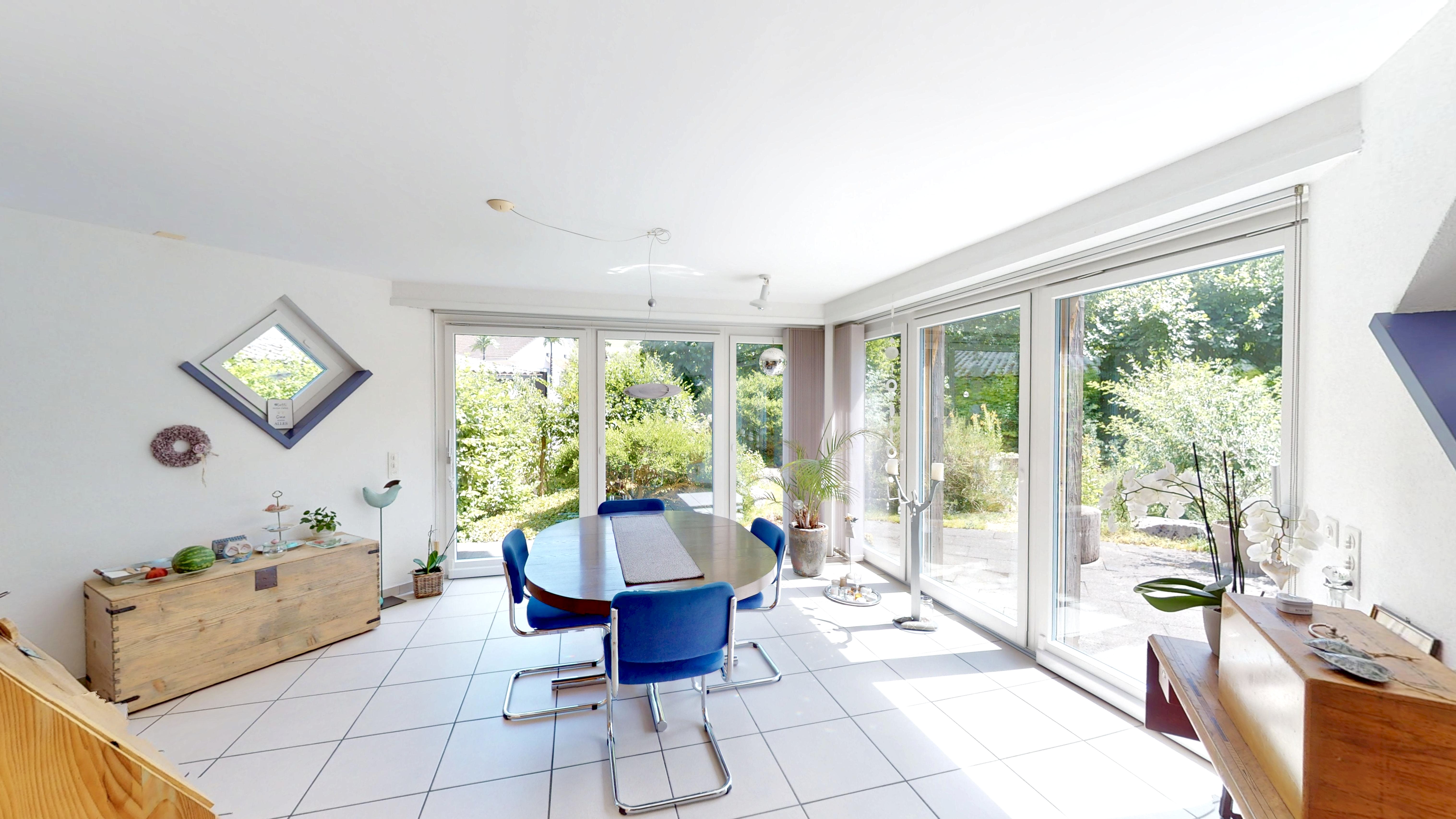 Gartenparadies zum Alltag - helles 6,5 Zimmer Architektenhaus – Böckten