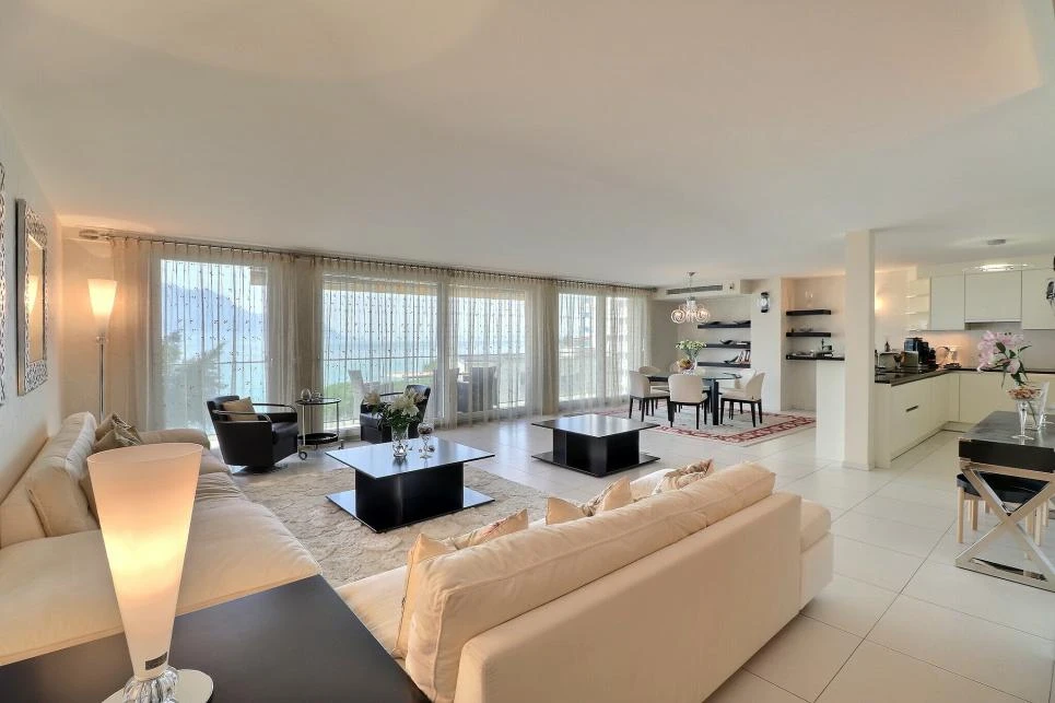OPPORTUNITE - ATTIQUE SPACIEUX DE 4,5 PIECES AU CENTRE VILLE AVEC VUE PANORAMIQUE – Montreux
