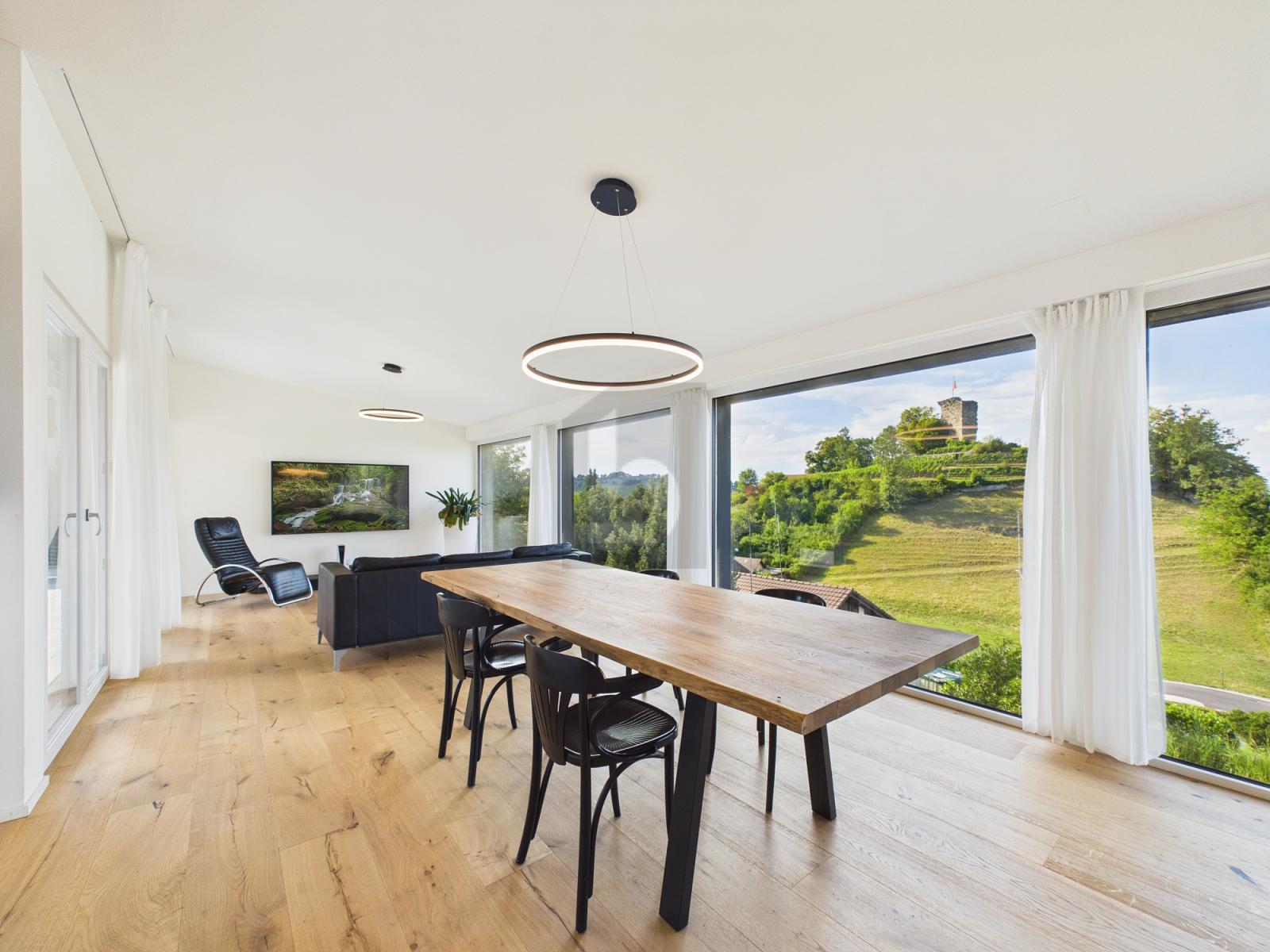 KERNSANIERT MIT GARTEN, POOL UND PANORAMASICHT – Rheineck