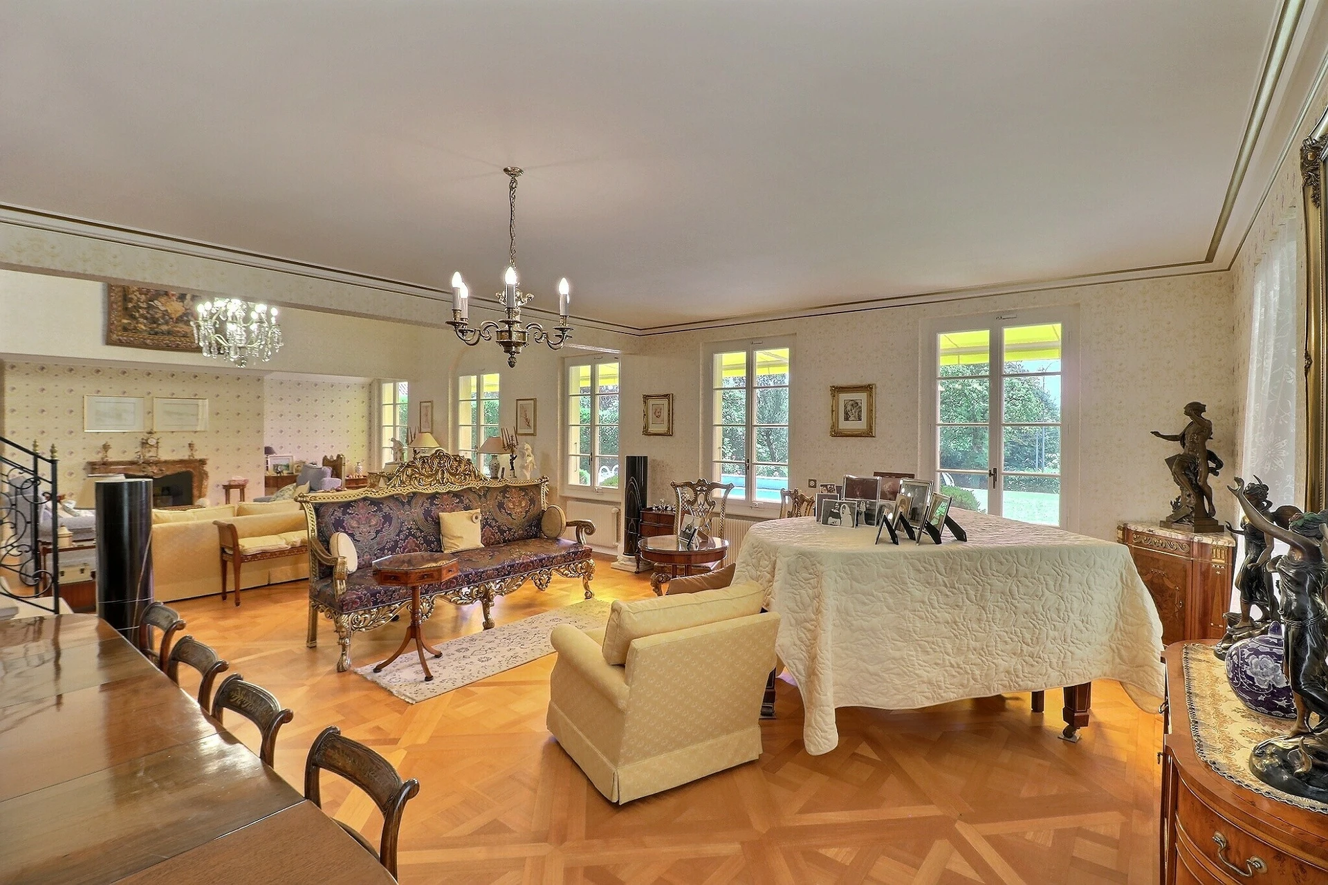 PROPRIETE EXCEPTIONNELLE DE 8.5 PIECES AU SUD DE LAUSANNE AVEC PISCINE, GRAND JARDIN ET BELLE VUE – Lausanne
