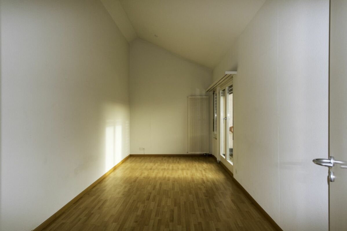 Charmante 110 m2 grosse Dachwhg. und zusätzlichem Studio-/Atelierzimmer, 2 Terrassen, Abstellräume – Dübendorf