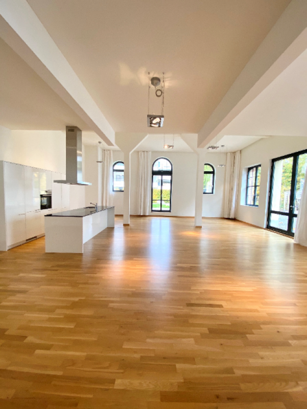 Einzigartige Loft in umgebauter Fabrik – urban und modern – Uster
