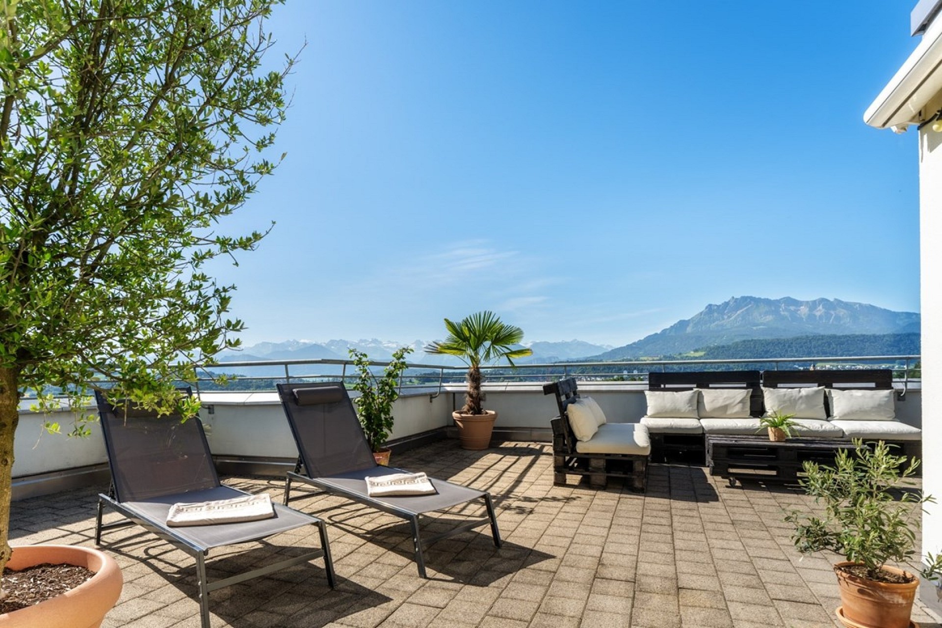 Modernisierte 41⁄2-Zimmer-Wohnung mit spektakulärer Dachterrasse – Emmenbrücke
