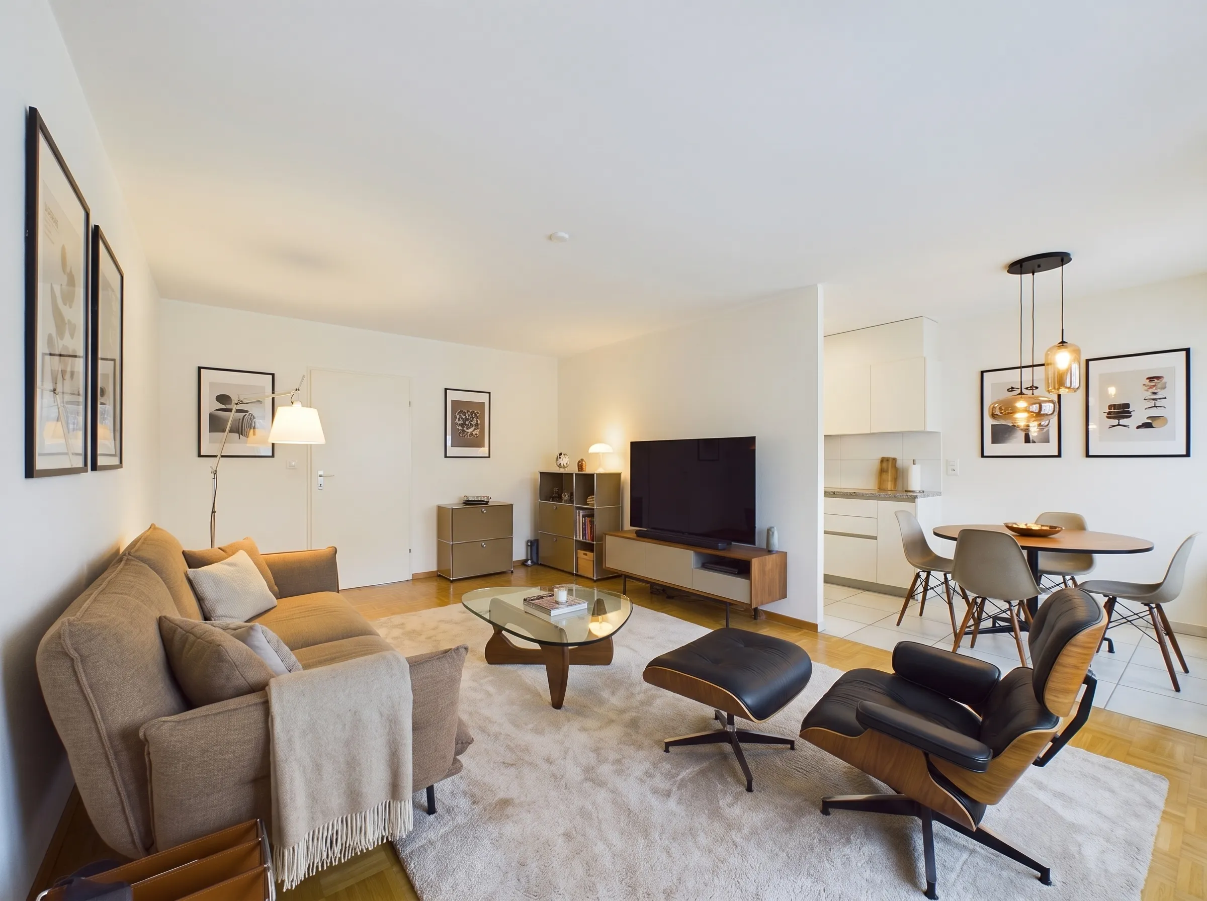 Zentrale Lage, Balkon zum ruhigen Hinterhof und Einstellplatz mit E-Ladestation – Basel