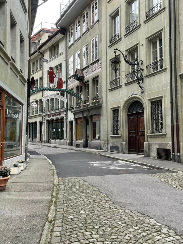Charmant appartement entièrement rénové - Quartier du Bourg – Fribourg