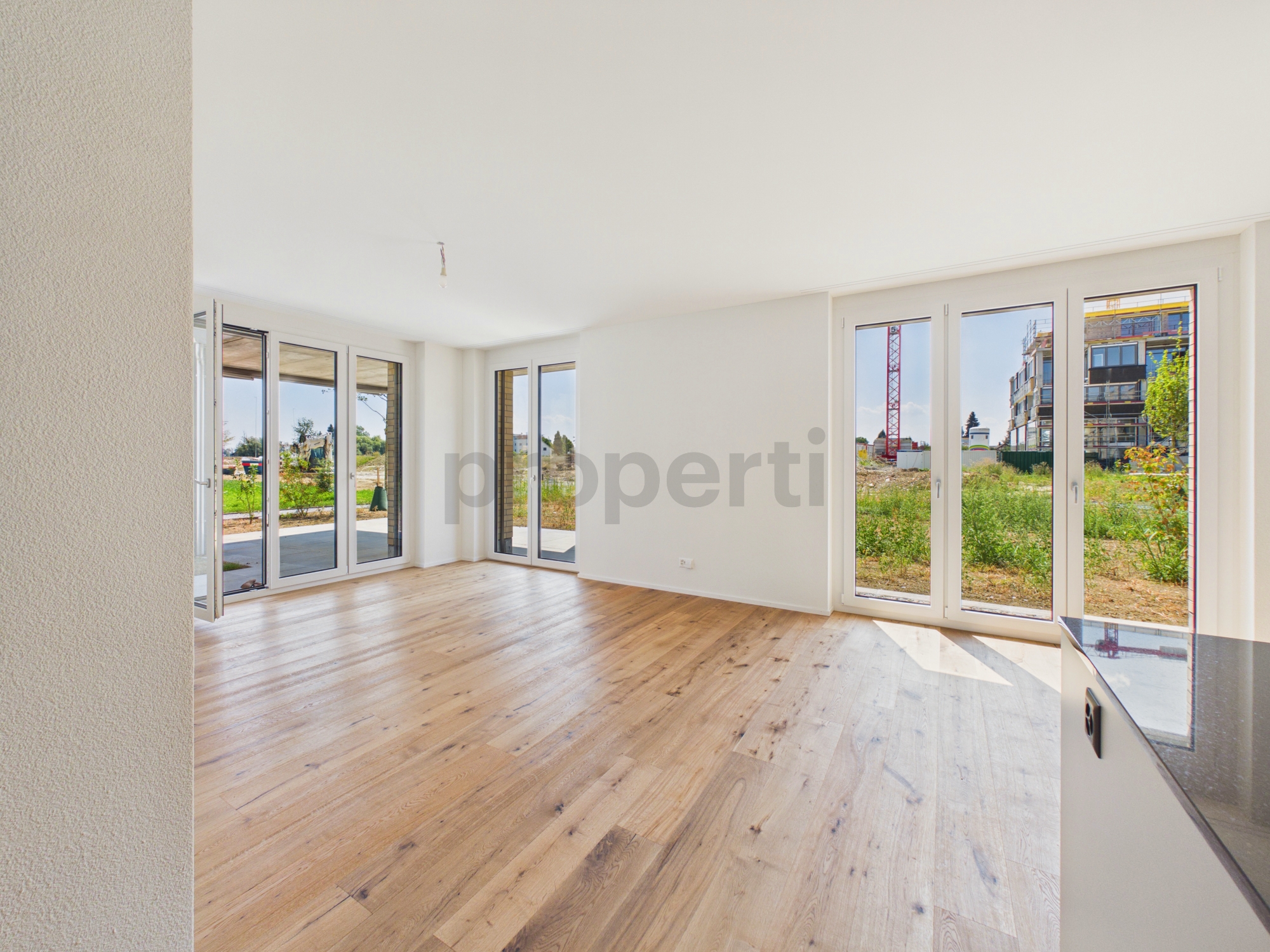 Neubau / Erstbezug: Eigener 120 m2 Garten mit Parkblick, 40 m2 Wohnbereich – Berg