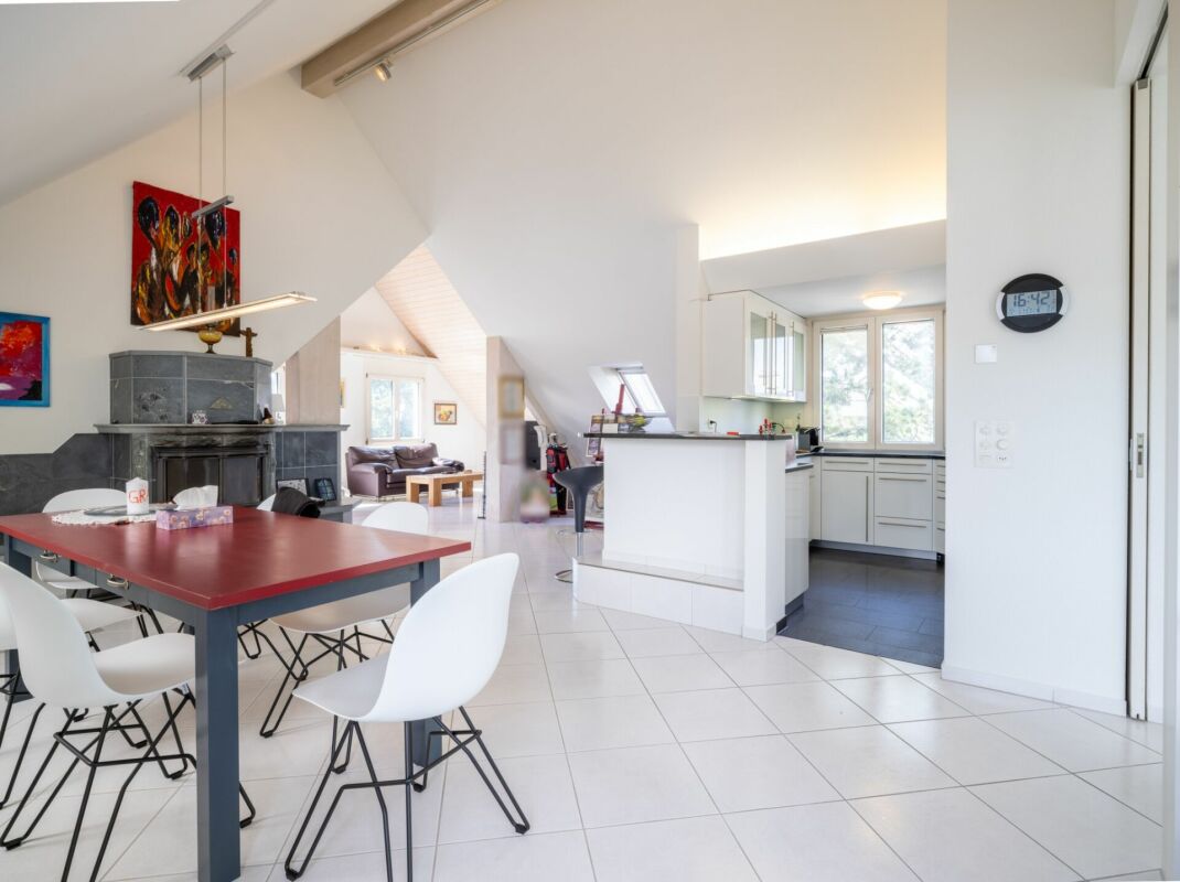 Alteresgerecht wohnen: Grosszügige 4.5 Z' Dachwohnung mit Lift und 2 EHPs – Reinach BL