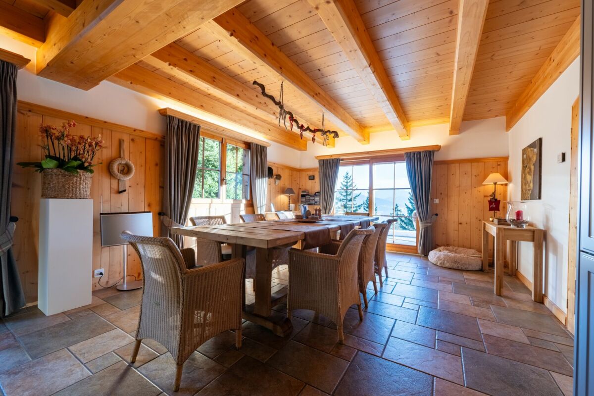 Magnifique chalet 6.5 pièces à Crans-Montana – Aminona