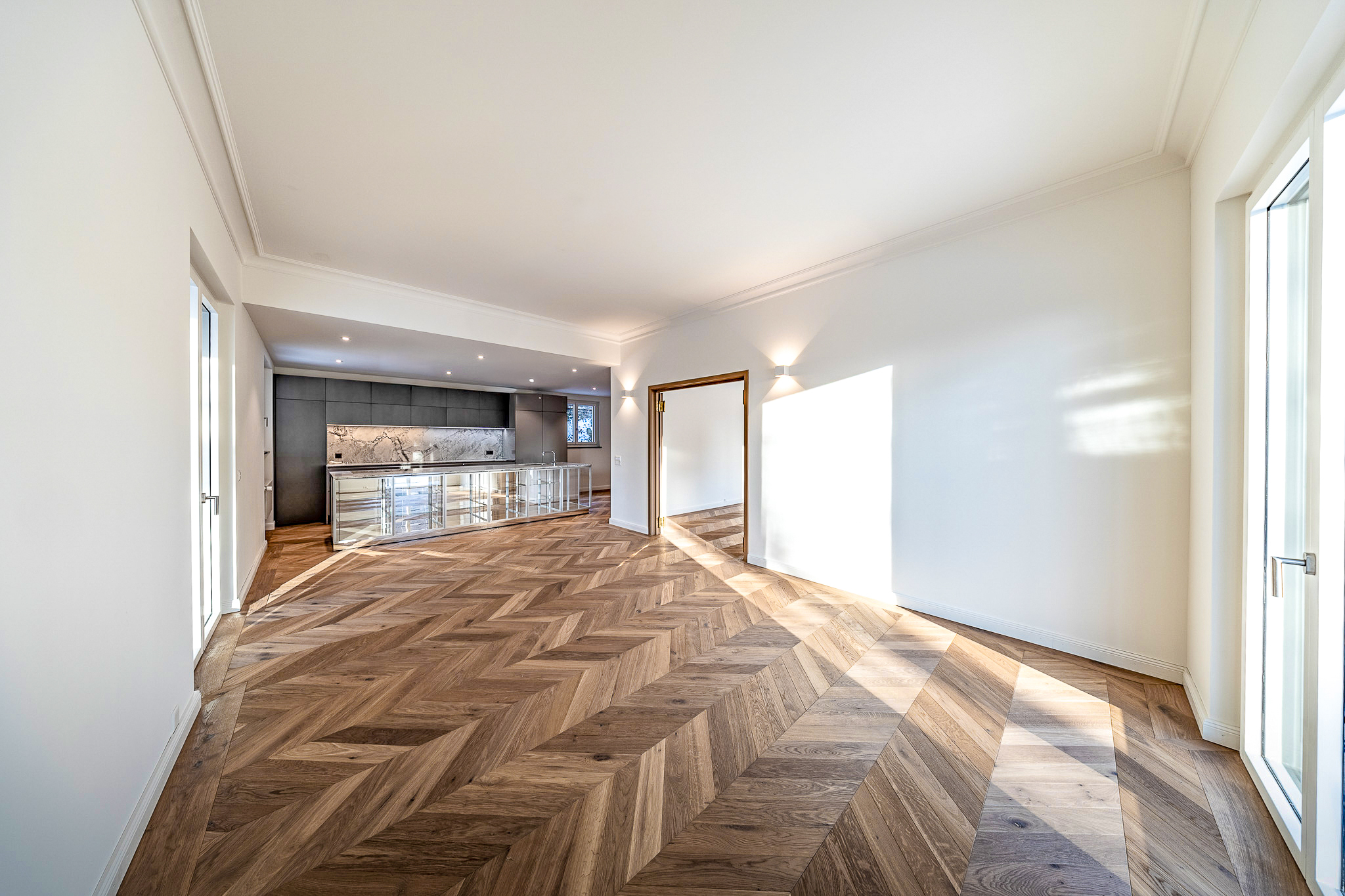 EXKLUSIVES WOHNJUWEL MIT STIL, ELEGANZ UND POOL – Boll