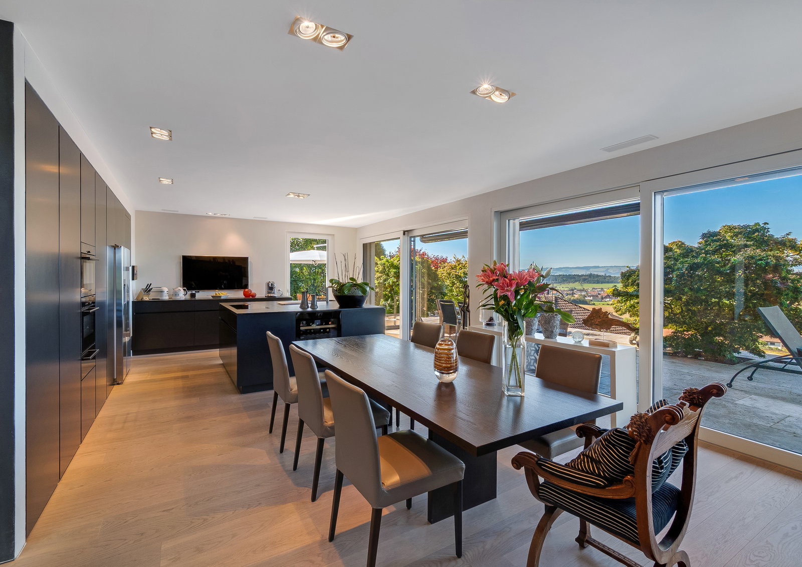 Stilvolles, modernes Zuhause mit Wellness, Lift und Pool – Hedingen