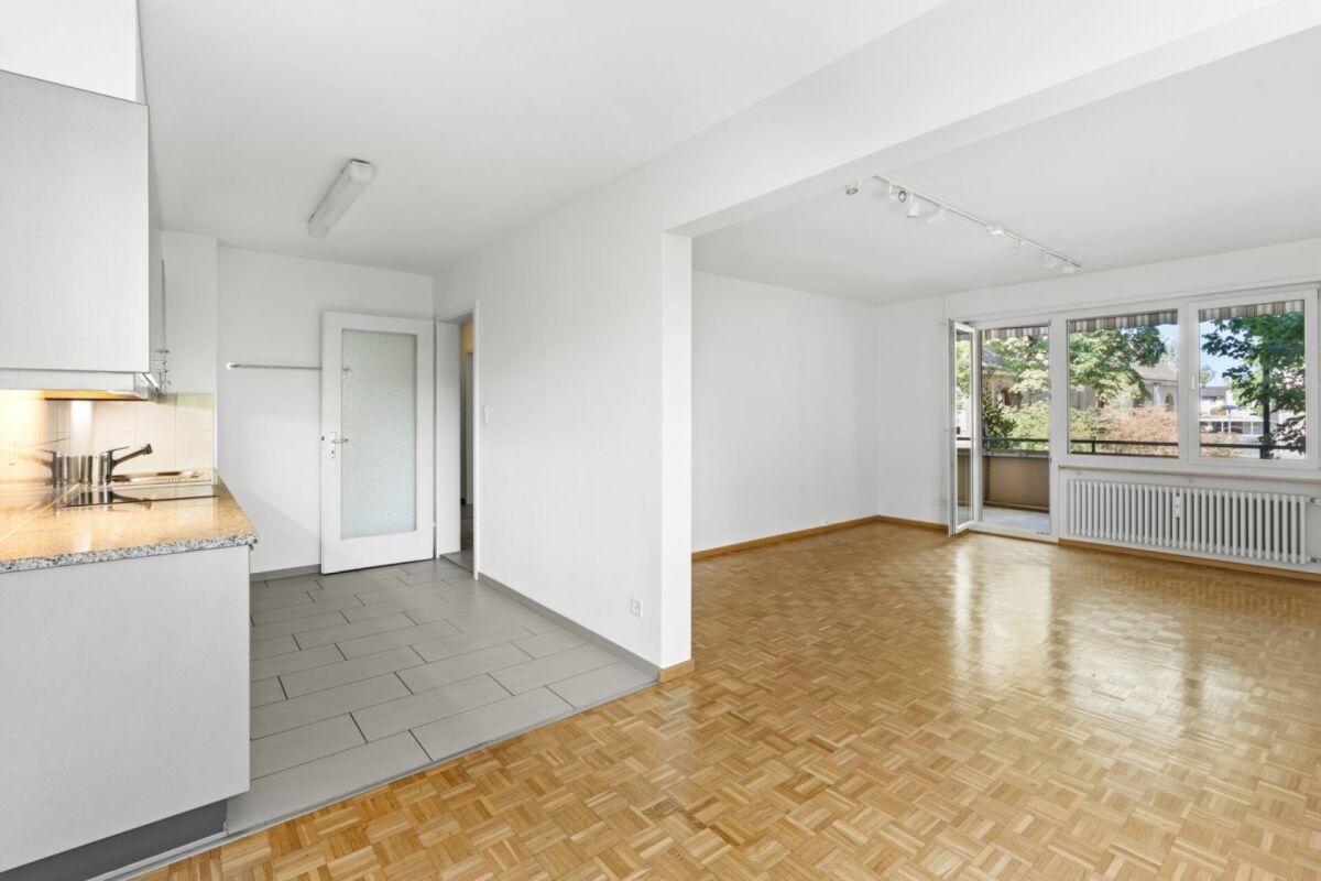Helle 3,5-Zimmerwohnung mit Lift und Balkon an zentraler Lage in Birsfelden – Birsfelden