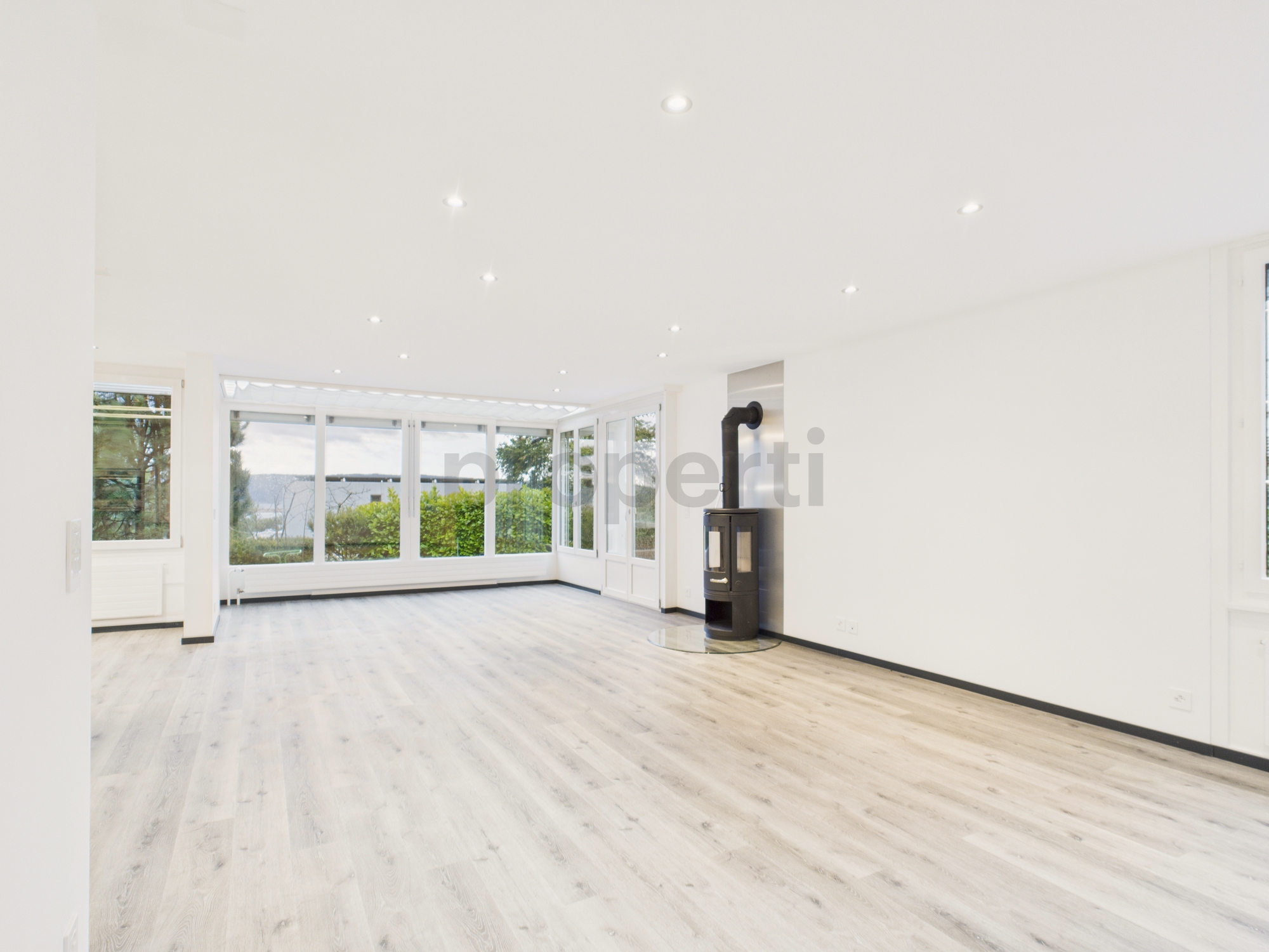 Moderne 6.5 pièces row-house rénovée avec jardin à La Neuveville – La Neuveville
