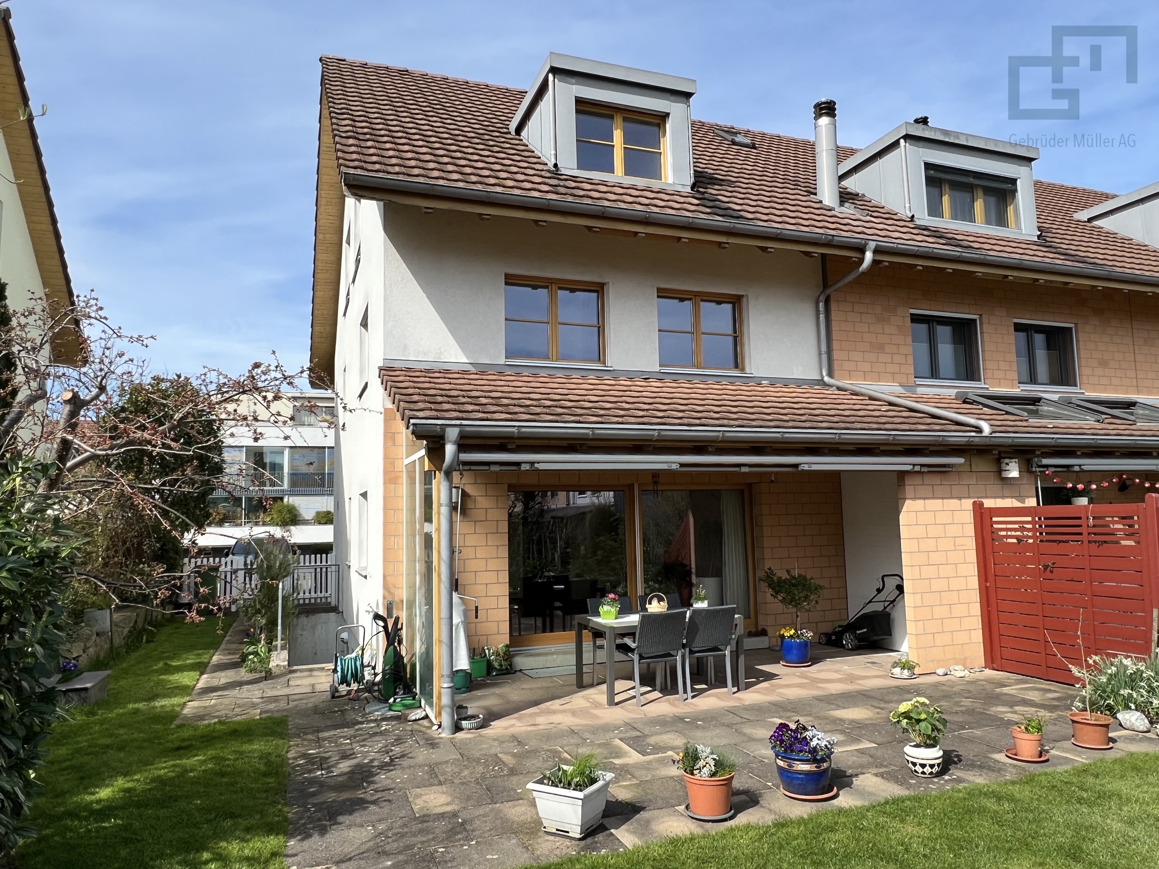 Sonniges Reiheneckhaus mit schönem Garten – Therwil