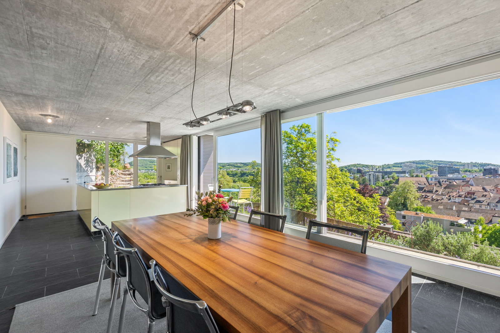 Freistehendes Architektenhaus mit atemberaubender Sicht – Brugg AG